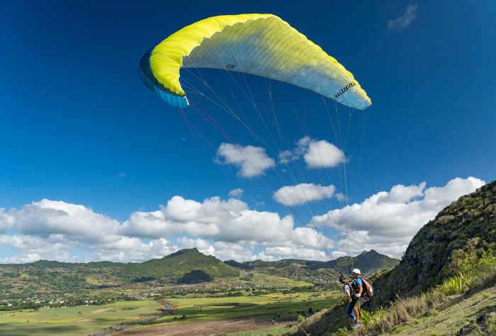 A paragliding flight to enjoy Moka from above